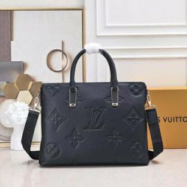 Picture of LV Mens Bags _SKUfw135327501fw